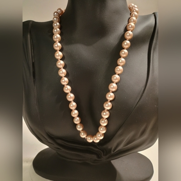 Set of 3 Elegant Pearl Necklaces - Picture 3 of 3